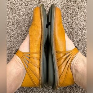 Trippen Yellow Mustard Color Leather Mary Janes  Flats, Shoes. Size 7.5